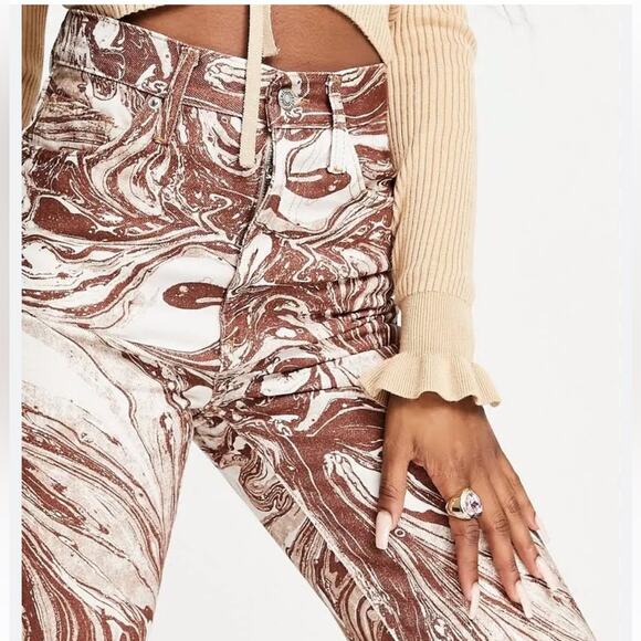 Topshop Kort jeans in brown marble print - Picture 3 of 6
